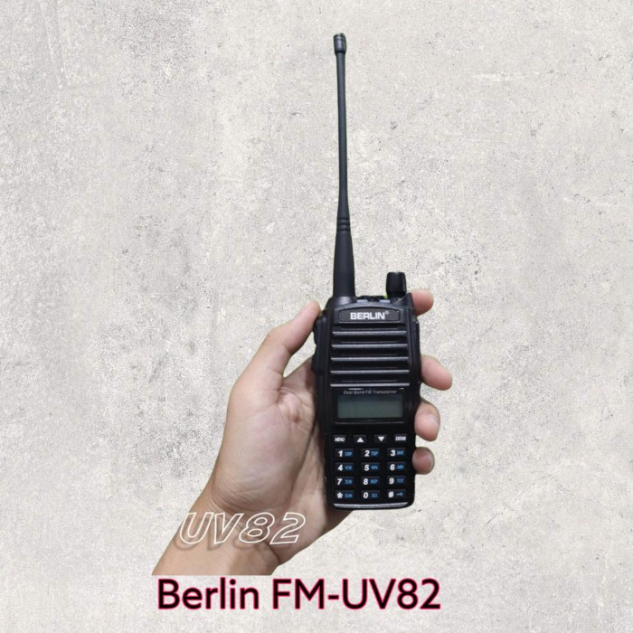 RADIO HT WALKIE TALKIE BERLIN FM UV82