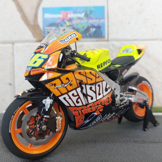 ___] Tamiya Valentino Rossi Team Honda Valencia Tahun 2003 Skala 12