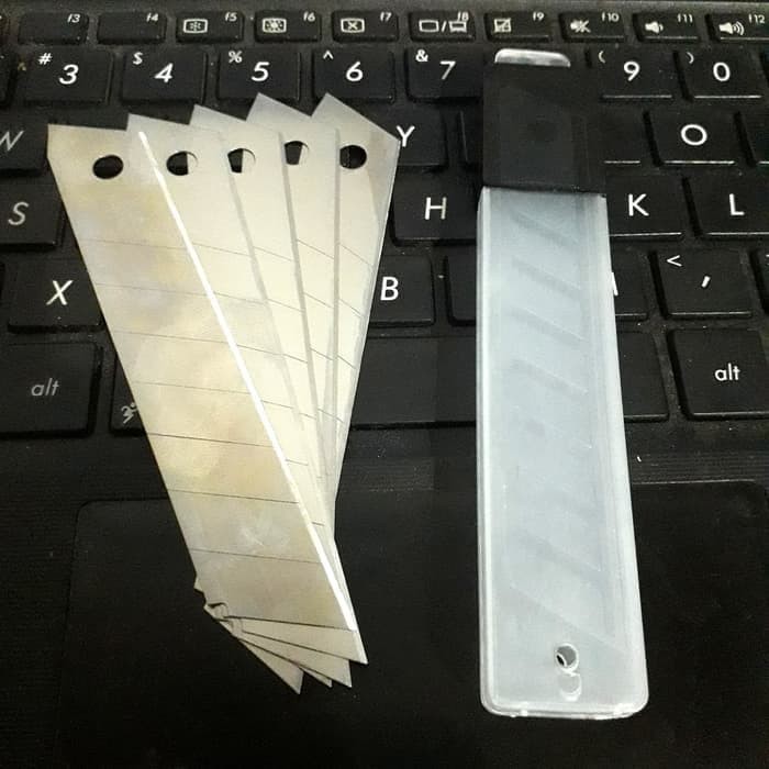 

NEW. ISI REFILL CUTTER ( SUPER MURAH GROSIR ) L150 CUTTER BESAR 5 PISAU Q