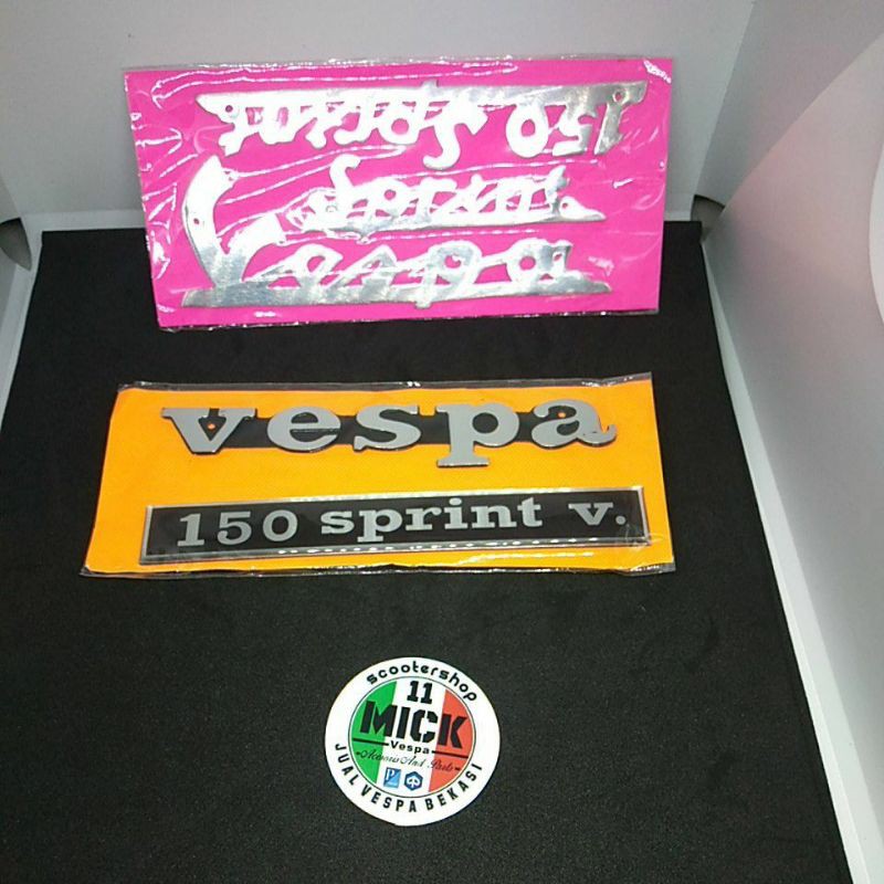 Emblem Vespa sprint. emblem sprint latin