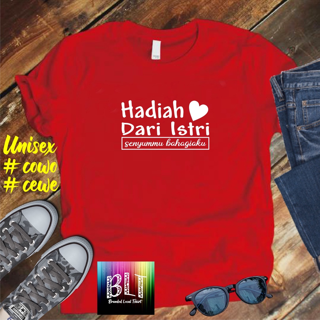 COD/ KAOS HADIAH DARI ISTRI/KAOS KATA KATA/KAOS TULISAN/KAOS HITS/KAOS KEKINIAN//KAOS KATA KATA VIRAL 2021/KAOS SANTRI/SANTRIWATI/KAOS HITS 2021/KAOS BERGAMBAR /KAOS TULISAN/KAOS EKSPRESI/KAOS PRIA /TSHIRT PRIA DAN WANITAAN /KAOS MURAH / KAOS KATUN 30S