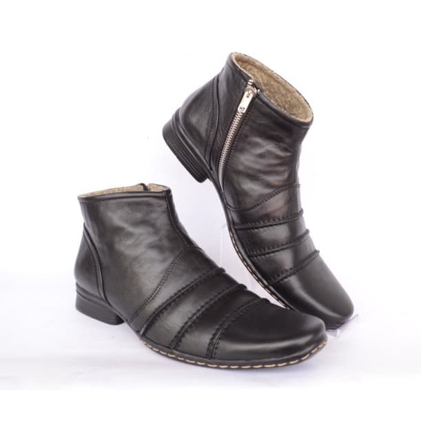 Sepatu Boots pria sepatu kulit Pria Semi Boot Kickers TJ01 Hitam