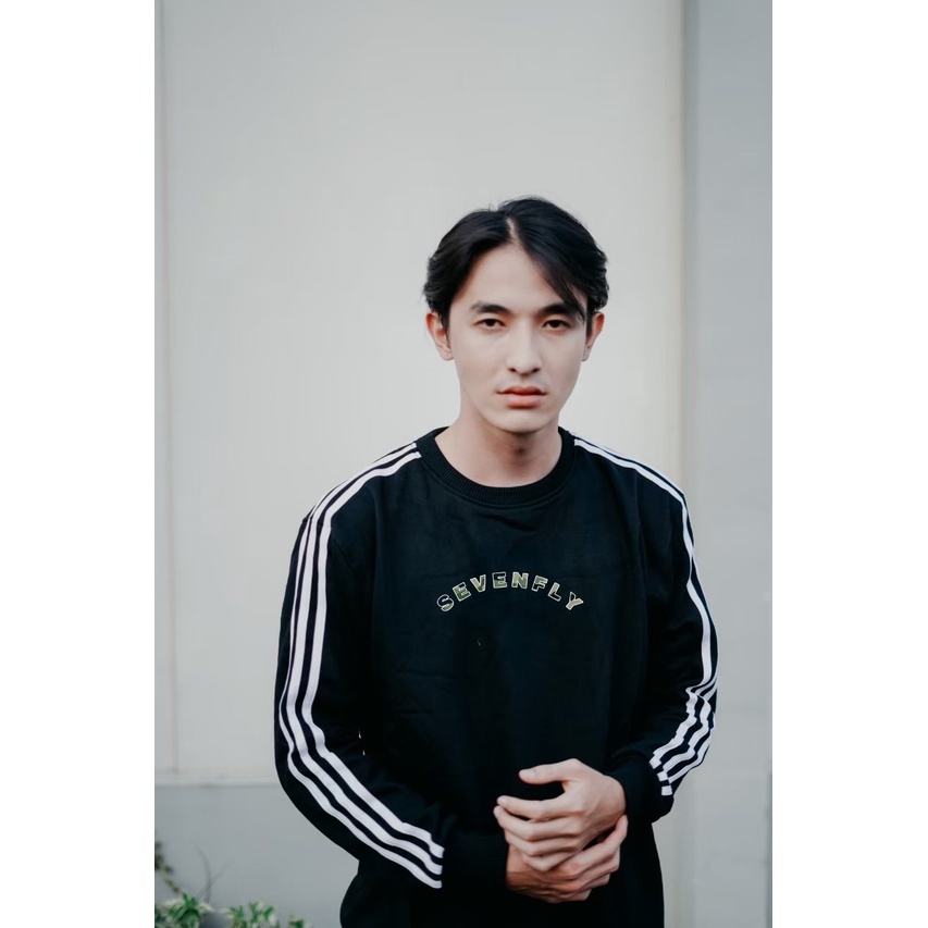 Sweater crewneck simple black / jaket crewneck strip / crewneck unisex / sweater crewneck distro / crewneck pria wanita