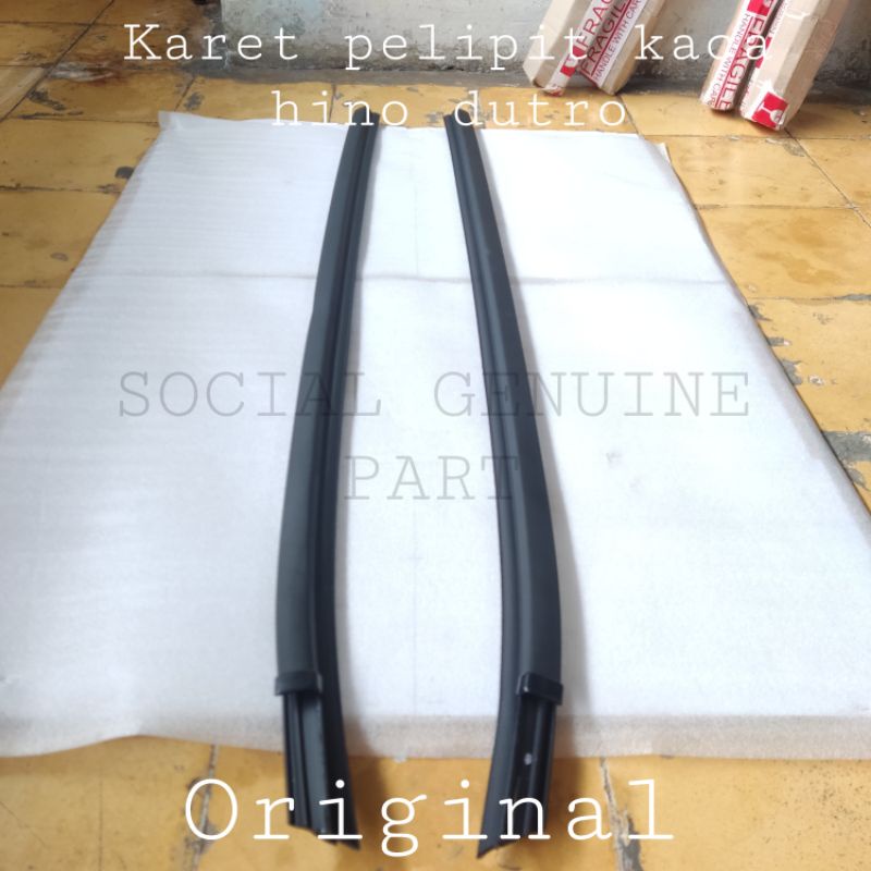 Karet pelipit Plipit pintu kaca Hino Dutro Original