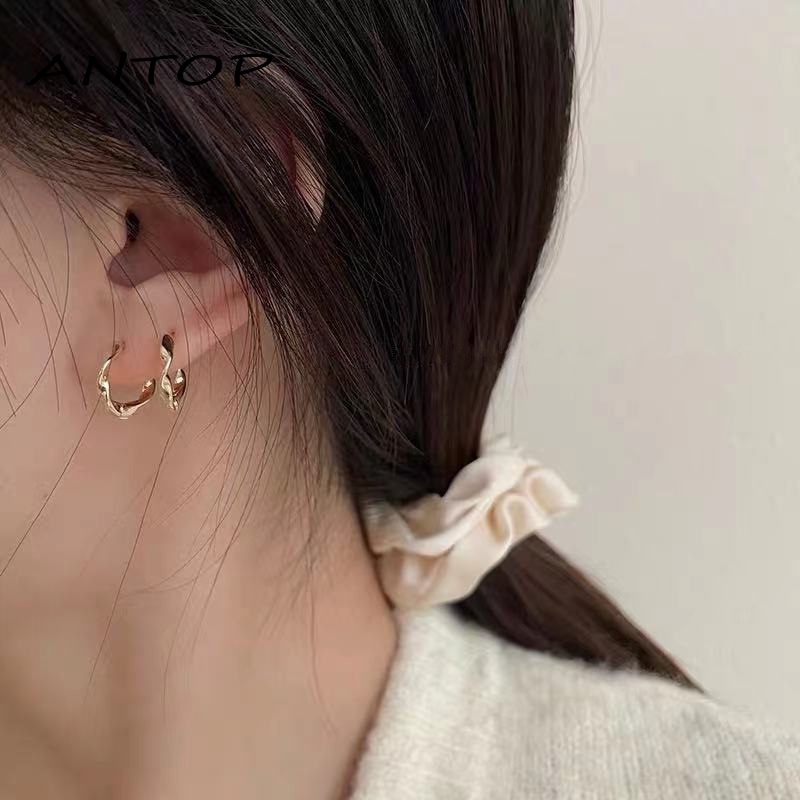 Anting Tusuk Gantung Temperament Desain Cincin Lilit Gaya Simple Untuk Wanita