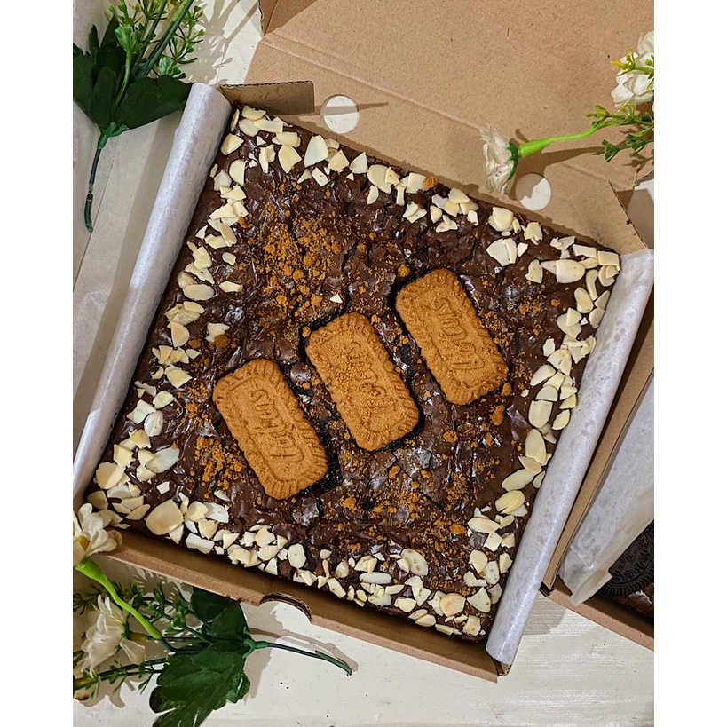 Brownies Bella Brownies Panggang Premium Melted Full Topping II New Year Hampers