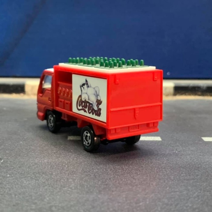 Tomica Kuji 8 Coca Cola Art Collection Route Truck Polar Bear China