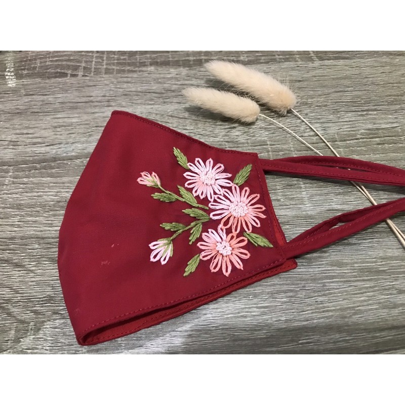 Masker Sulam Benang Warna Merah