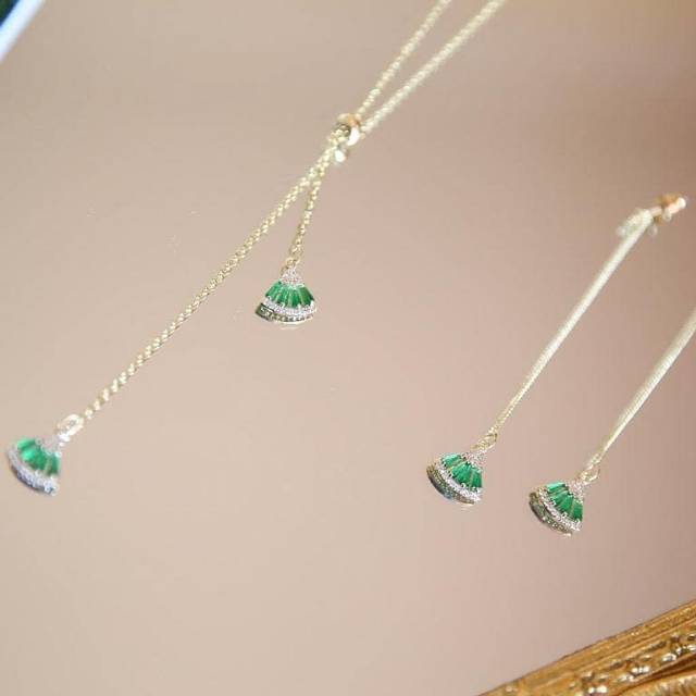 EMERALD NECKLACE