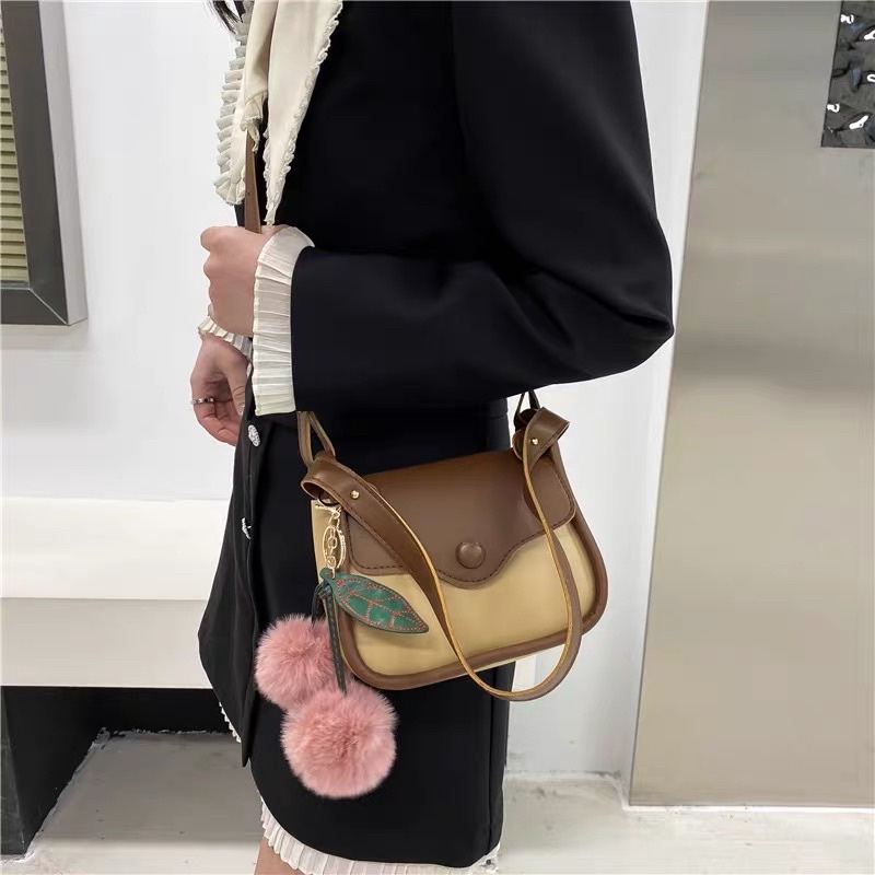 SELEMPANG WANITA STARLA IMPORT - SLING BAG FREE GANTUNGAN POM POM