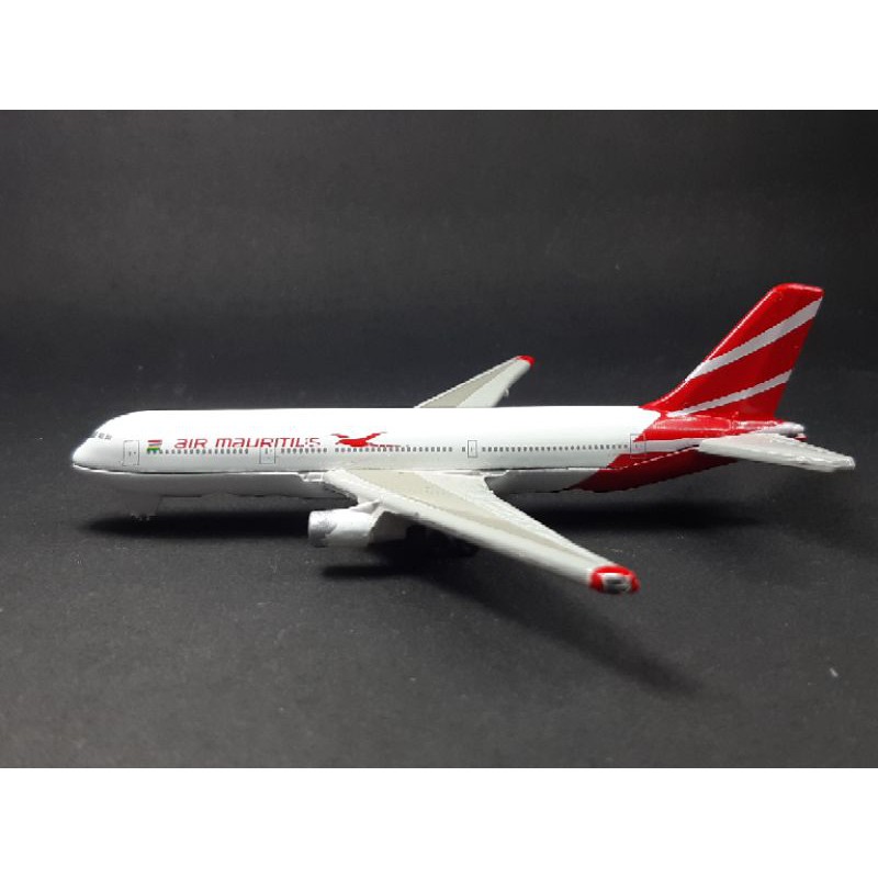 Majorette Boeing 767 Air Mauritius Diecast pesawat