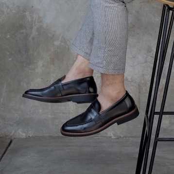 Pascal Black | Sepatu Hitam Tanpa Tali Loafers Pria Casual Kerja Formal Kantor Original Laki | FORIND Oxwalker