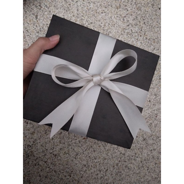 

gift box+pita ukuran 15×15