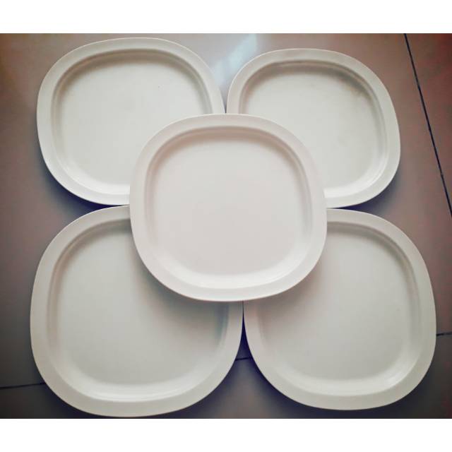 Plate Tupperware