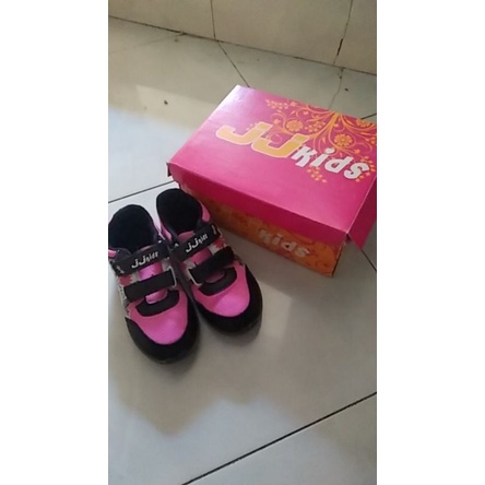 Sepatu anak perempuan preloved JJ kids