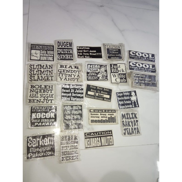 

Obral cuci gudang 22 lembar stiker Rp11.000 semua