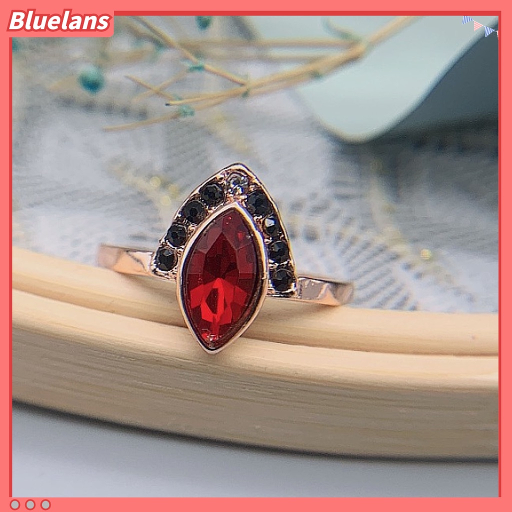 Bluelans 2 Pcs / Set Cincin Kristal Berlian Imitasi Prismatik Merah Bahan Alloy Gaya Retro Untuk Pasangan