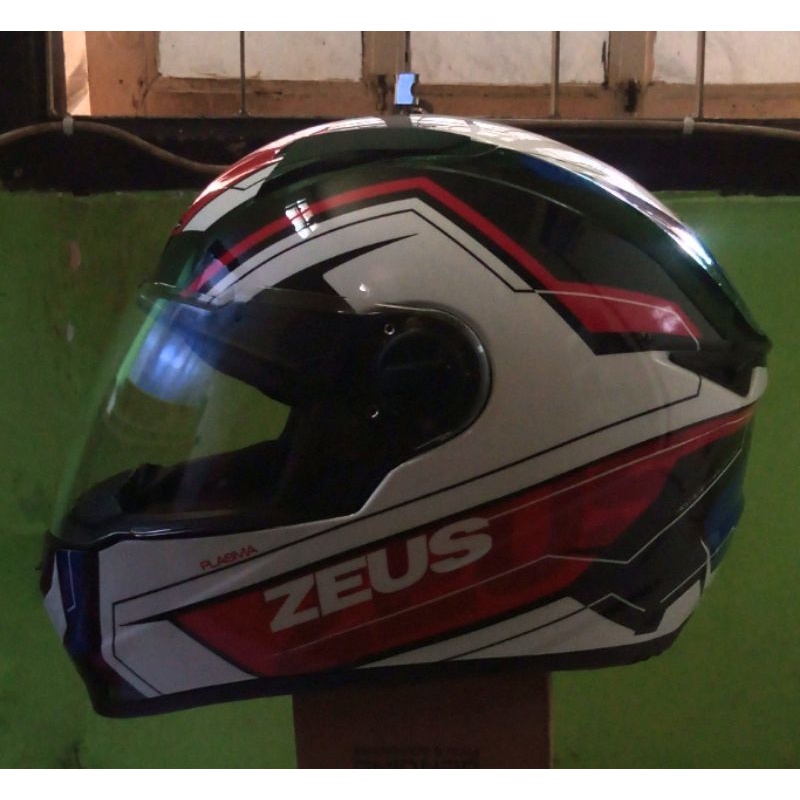 Helm Zeus 811 plasma second