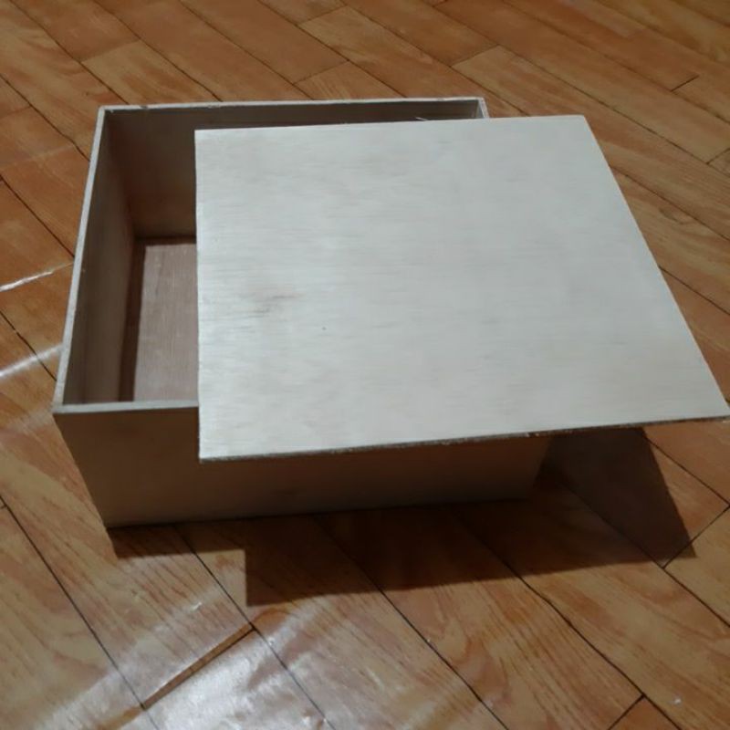 

Kotak box 25x25x10 cm perlengkapan packing souvenir kado multy fungsi