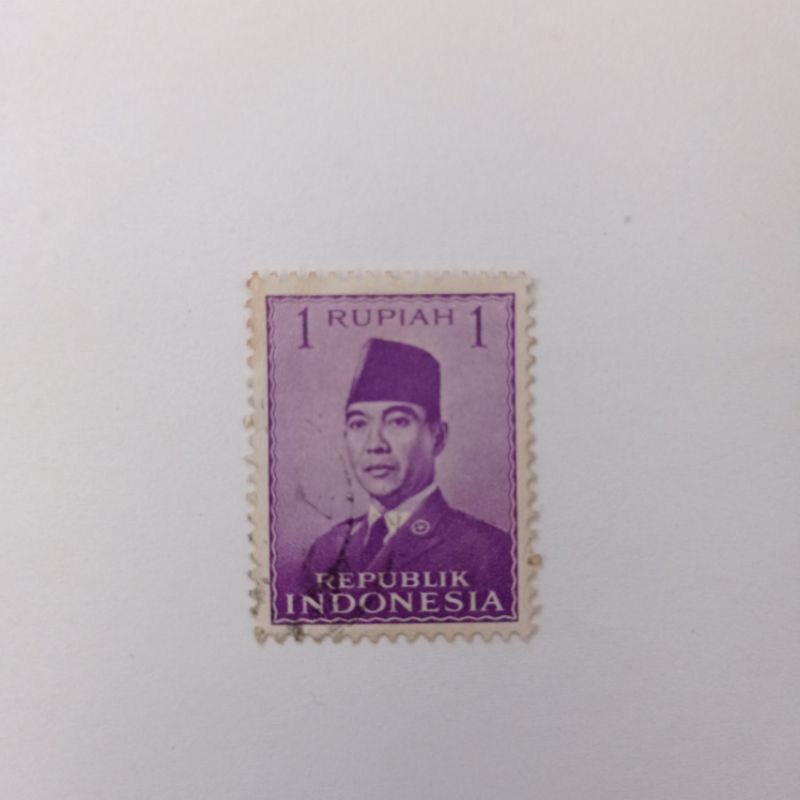 PERANGKO KUNO | PERANGKO INDONESIA | PERANGKO PRESIDEN SOEKARNO ( 1 RUPIAH )