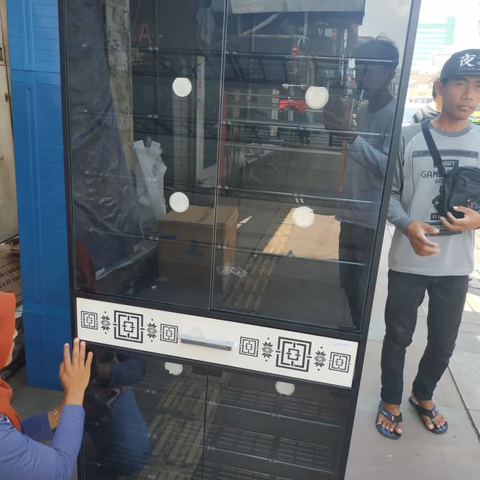 Dijual lemari sepatu kaca tinggi Diskon