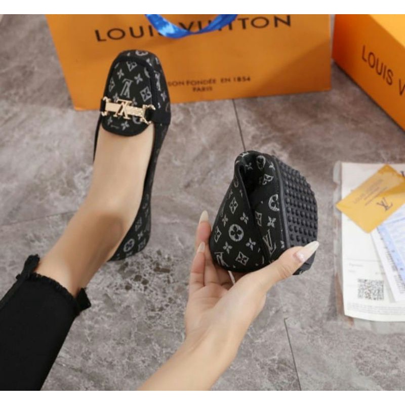 Flat shoes LV