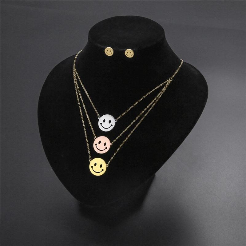 Musim panas baru wanita online populer merah lapisan yang sama Smiley set kalung titanium steel neck