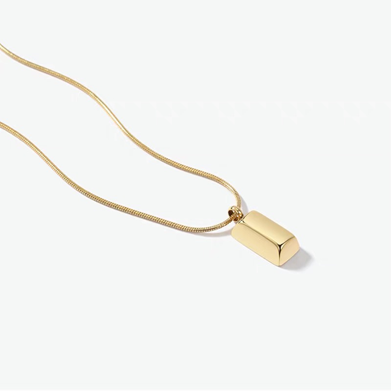 Korean Simple Titanium Steel Necklace 18k Gold Plated Rectangular Pendant Does Not Rust Necklace Unisex