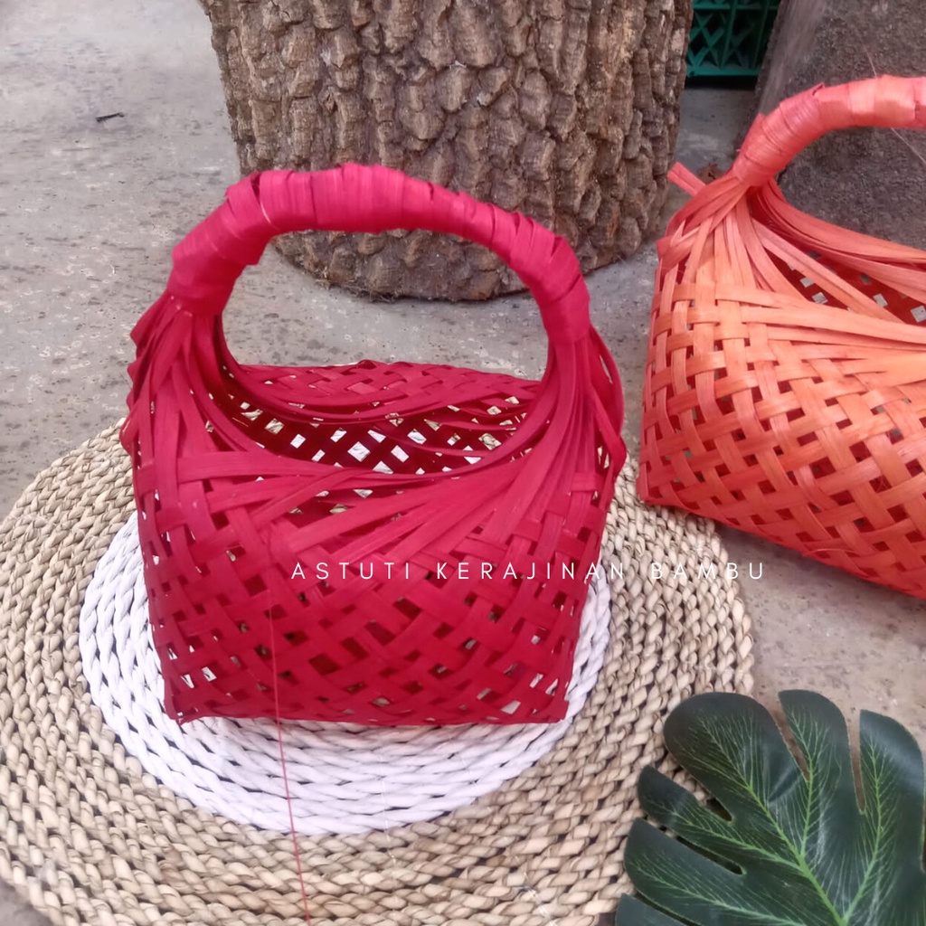 

Tas anyaman bambu tas Permen L Natural 12x12cm/Tas Permen Bambu / tas parsel/ tas telur