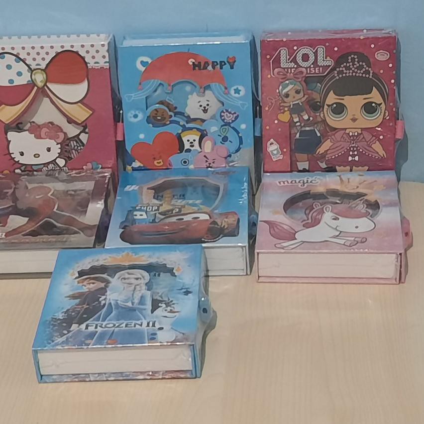 

PALING HOT!! (zbx-713) Buku Diary Anak Kunci Gembok Uk. Kecil (T 16,5 cm x P 12,7 cm)