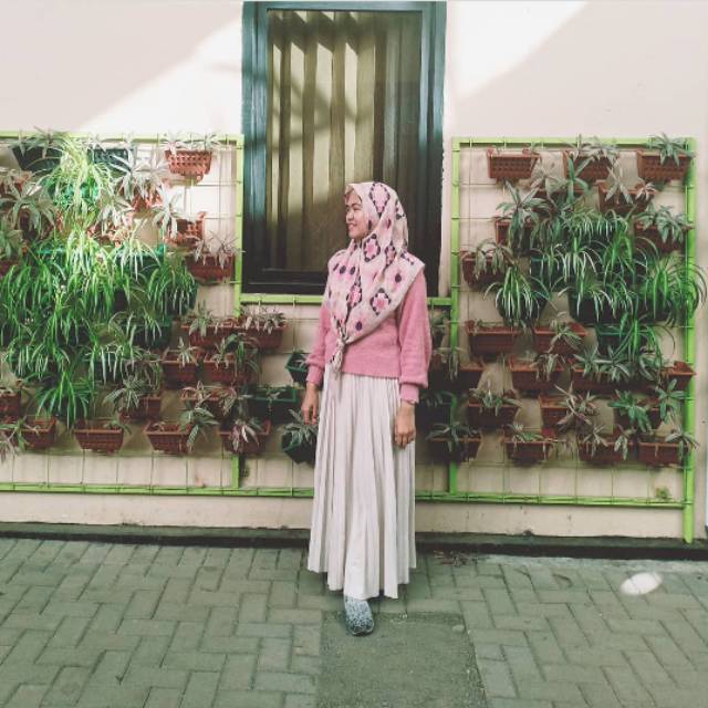 Rok Plisket Suede Putih (Preloved)