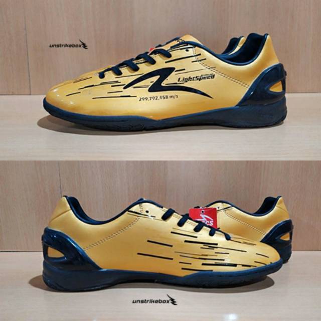 Specs Accelerator Light Speed IN - Gold. Sepatu Futsal Original Eksklusif Murah Diskon Asli Ori New.