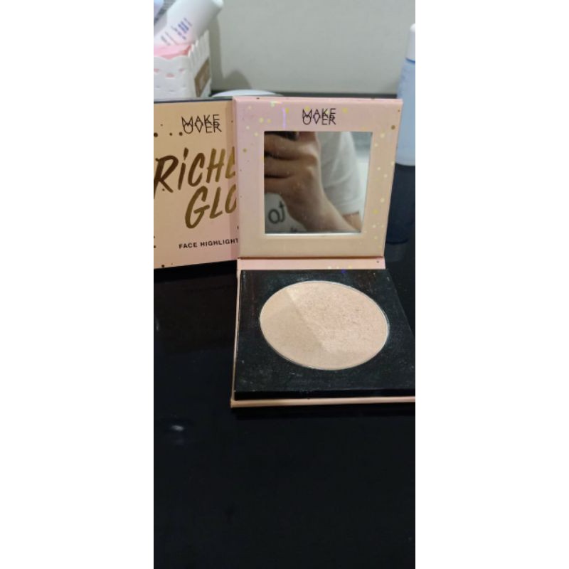 PRELOVED Make Over Riche glow face highlighter