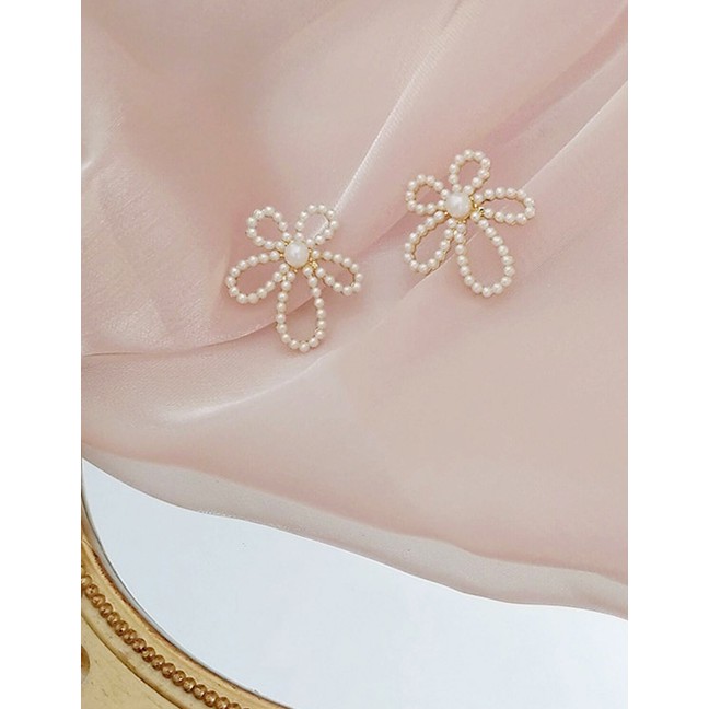 LRC Anting Tusuk Fashion Gold Color Pearl Flower Alloy Hollow P82306