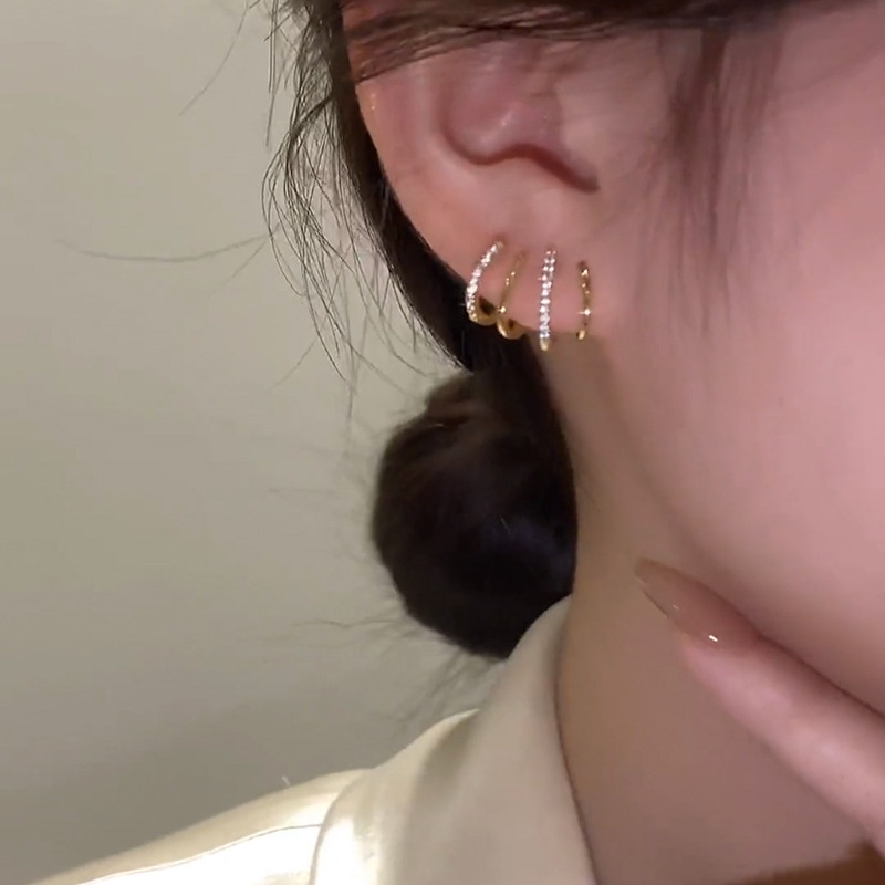 Anting Stud Berlian 4 Baris Warna Emas Gaya Elegan Untuk Wanita