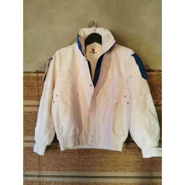 JAKET VINTAGE THRIFT ASICS