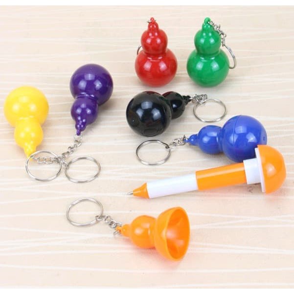 

Pulpen Bisa Ditarik Berbentuk Buah Labu dengan Gantungan Kunci