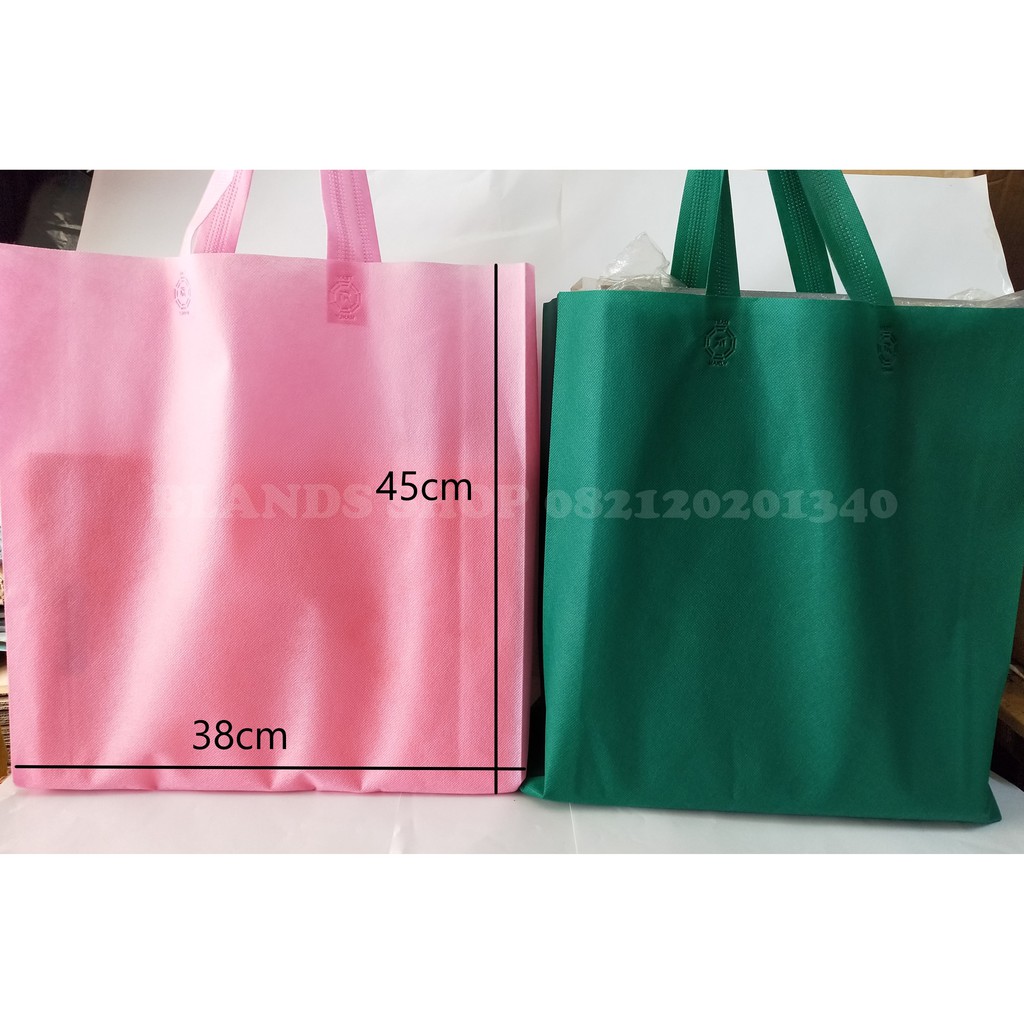 

Tas Kain Spunbond Lipat Samping 38 x 45 x 8 Murah Furing Goodie Bag