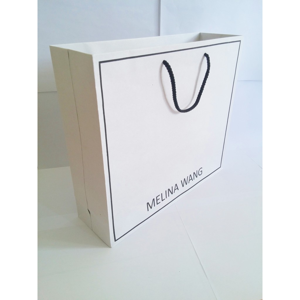 

Paper Bag Custom Sablon Kraft Putih Ukuran 34x10x28 Bertali Kuat Bagus Murah Berkualitas Mantab