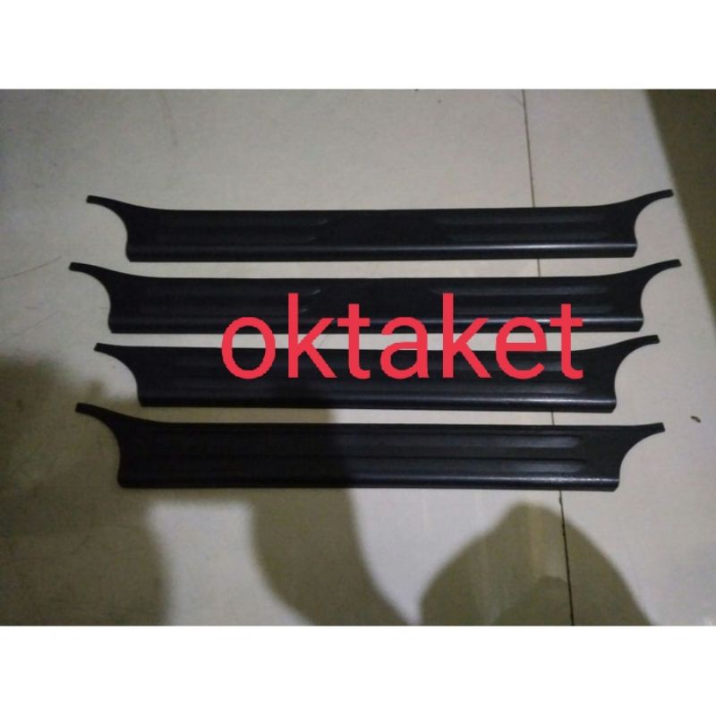 Sillplate samping Innova 2009-2015 Hitam  Cream jsl