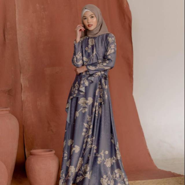 Gaharu Dress Wearing Klamby