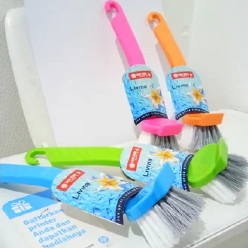 Sikat Lantai Wc Closet Gagang Pendek Sapu Kuali Wajan Plastik Lion Star Livina Brush BR-41