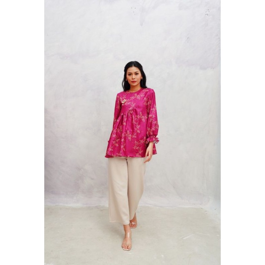 NEW Bella Blouse Raspberry L WearingKlamby