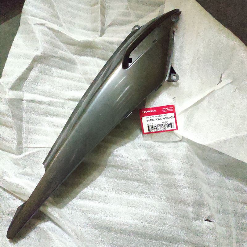 BODY CS1 KANAN BELAKANG ABU ABU ORIGINAL 64430-kwc-900agm