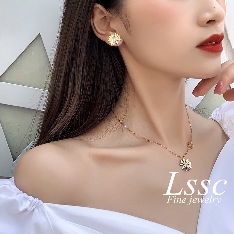 Kalung Titanium Bunga Daisy Cantik Fashion Korea Emas 18K Anti Karat Aksesoris Perhiasan Wanita