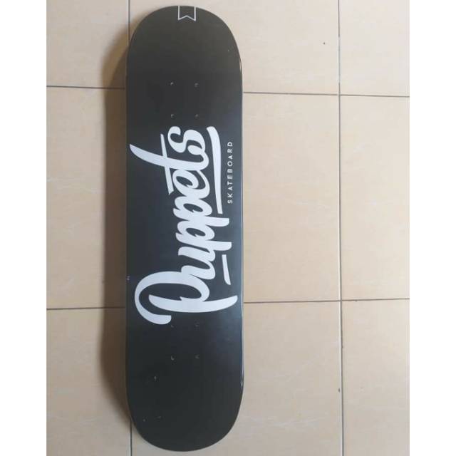 Deck puppets dan bearing scratch skateboard