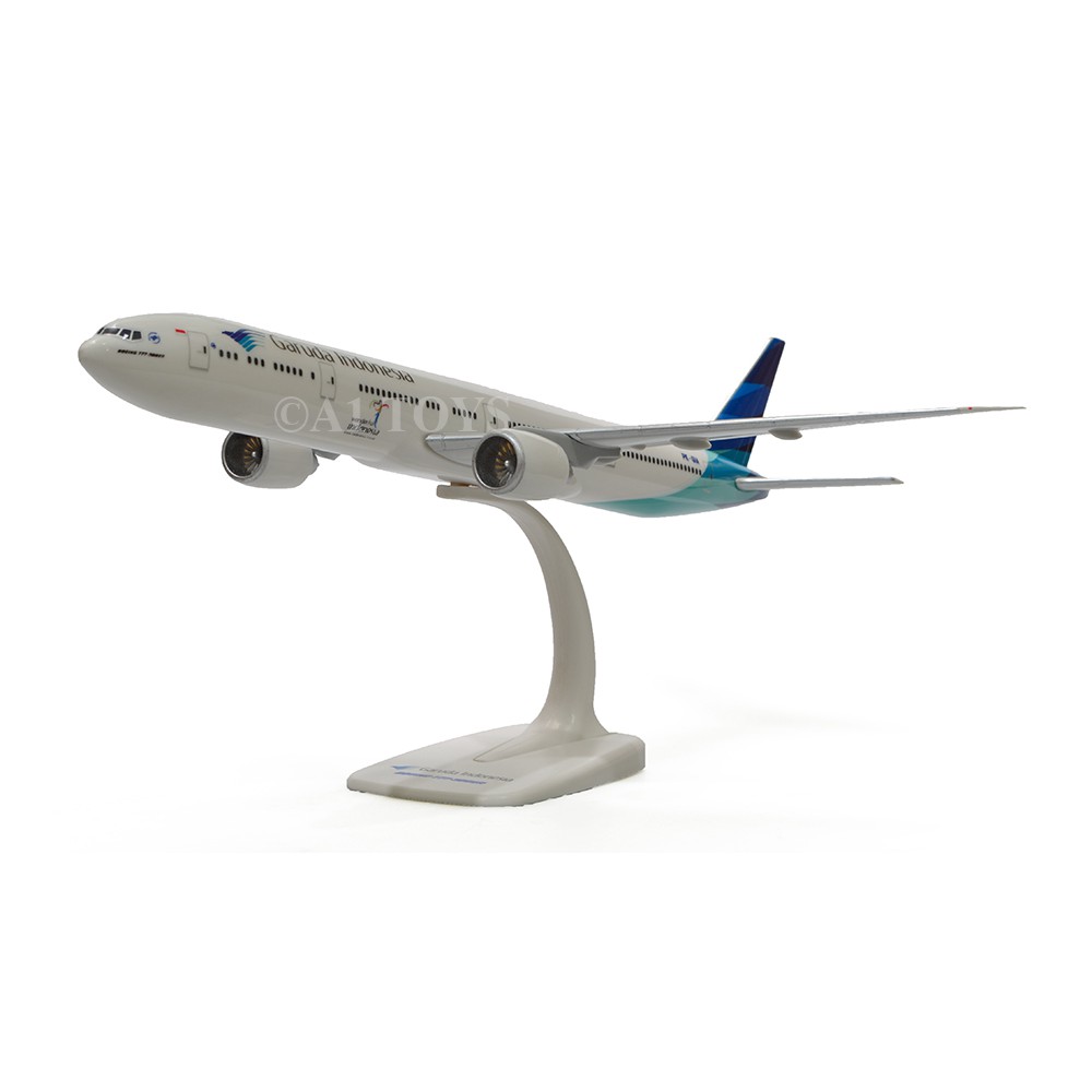 Miniatur Pesawat Garuda Indonesia Boeing B777-300ER Herpa 37 cm 1:200 mainan