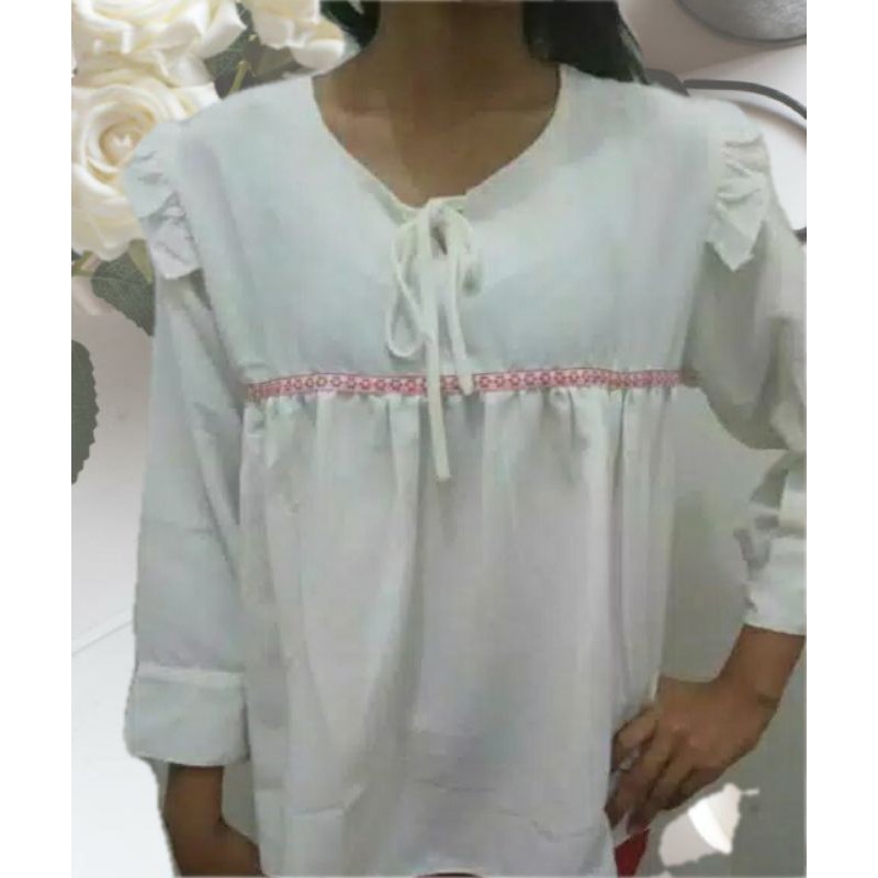 Blouse putuh wanita pita renda dada