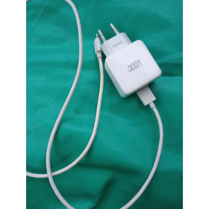 charger original bawaan realme 5 pro
