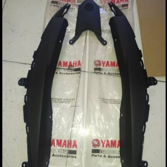 sambungan body bawah BELAKANG R 25 R25 Original Yamaha